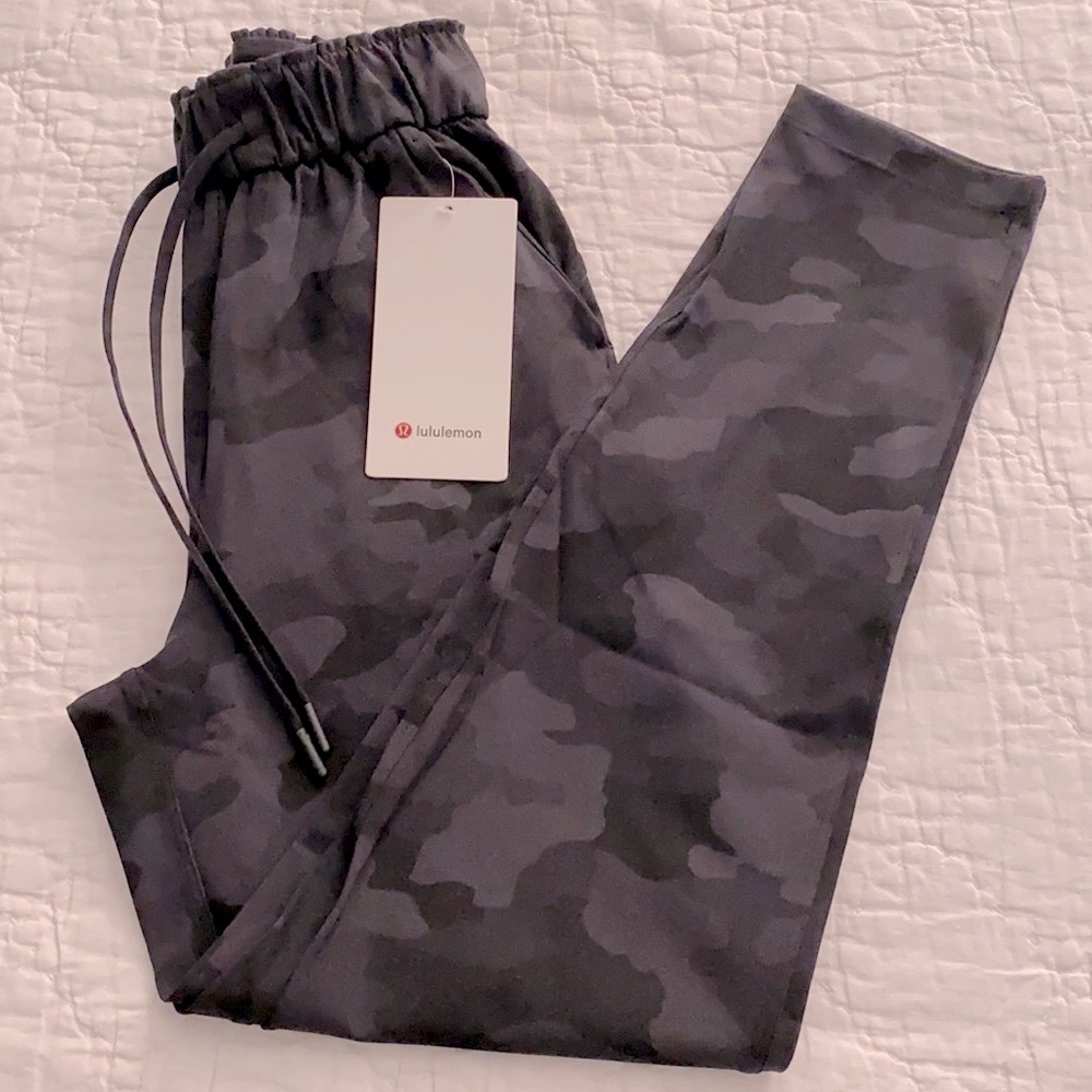 NWT Lululemon High Rise Pant with Stretch in Deep Camo